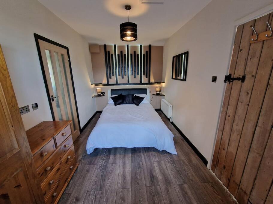 Swallows Nest Guest House - With Hot Tub Abergavenny Extérieur photo