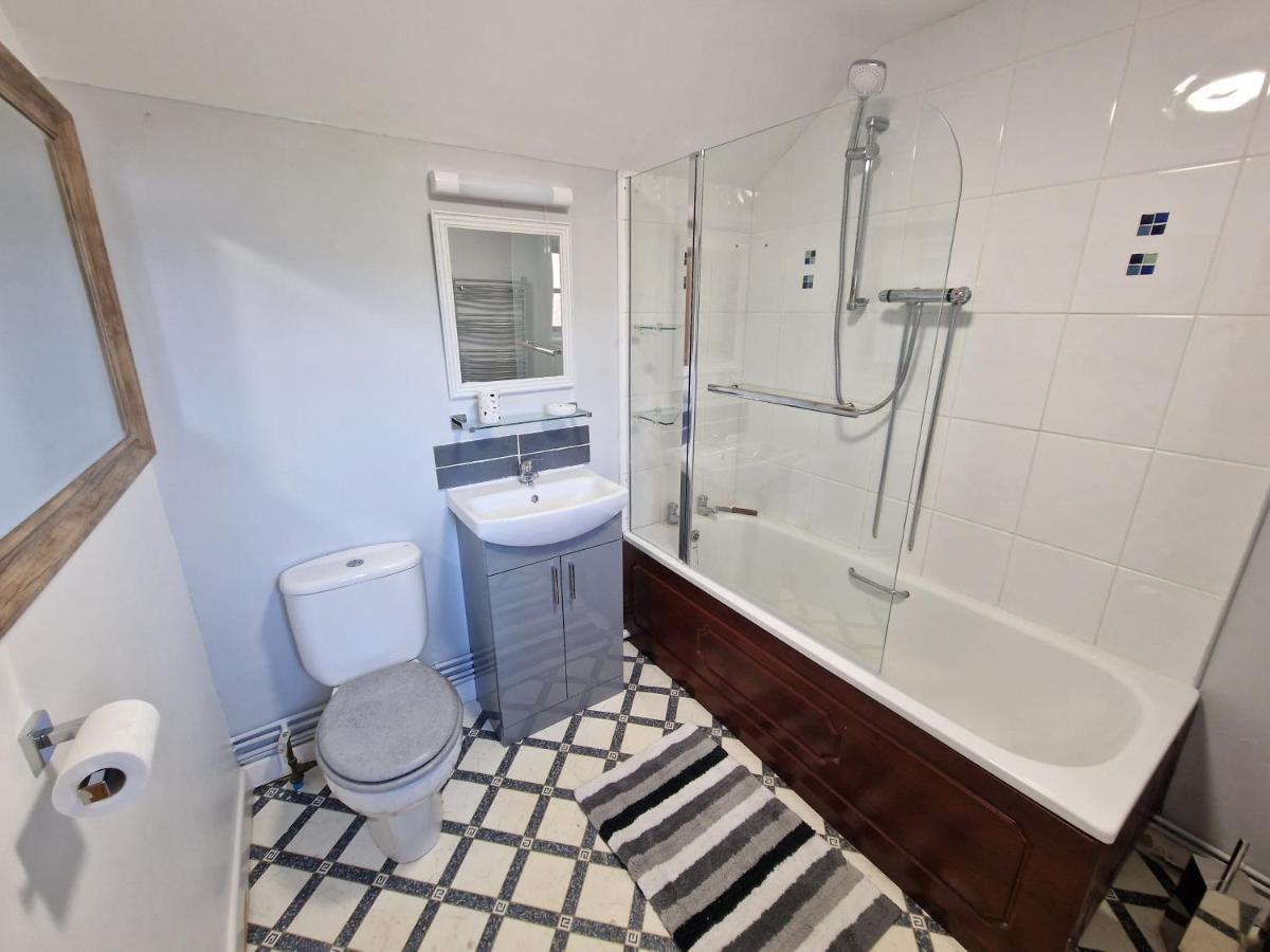 Swallows Nest Guest House - With Hot Tub Abergavenny Extérieur photo
