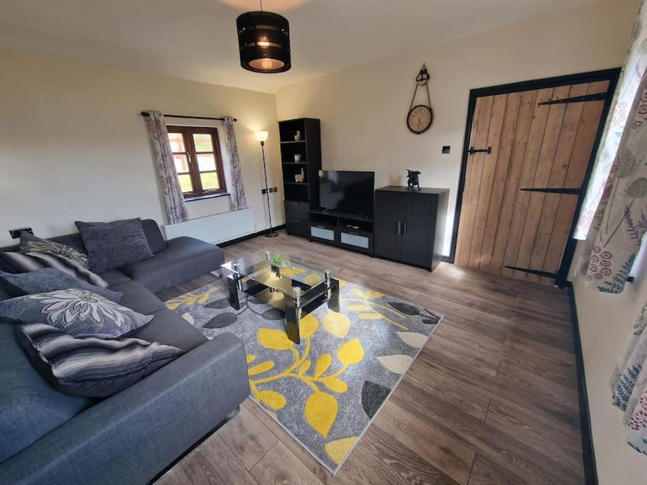 Swallows Nest Guest House - With Hot Tub Abergavenny Extérieur photo