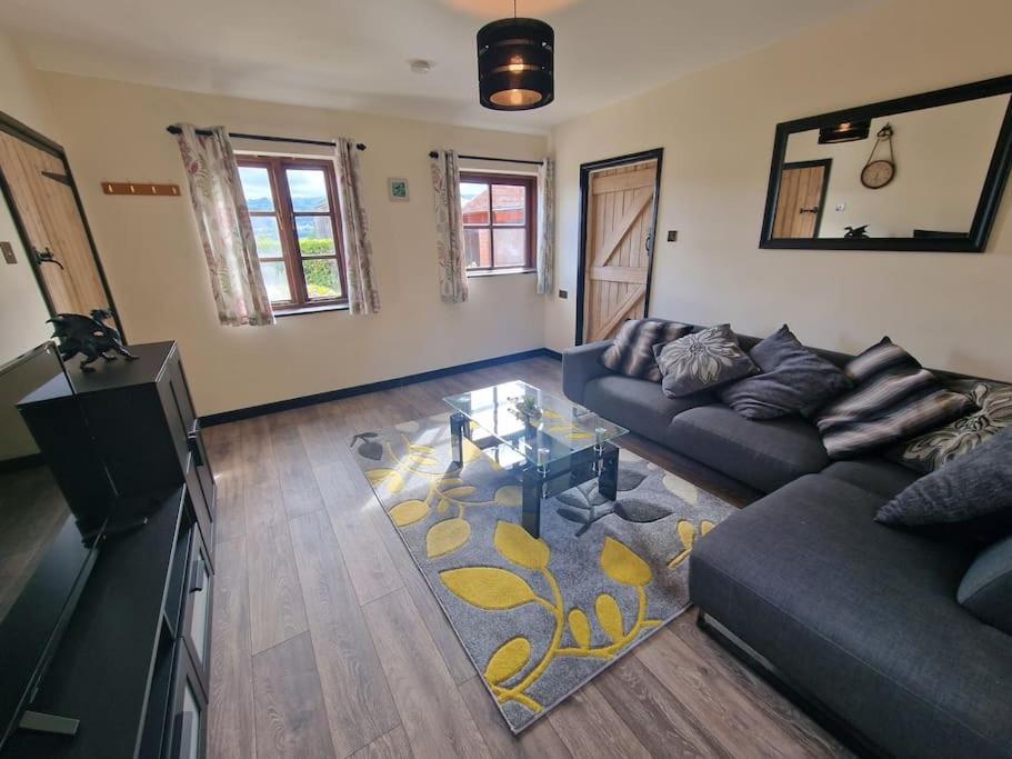 Swallows Nest Guest House - With Hot Tub Abergavenny Extérieur photo